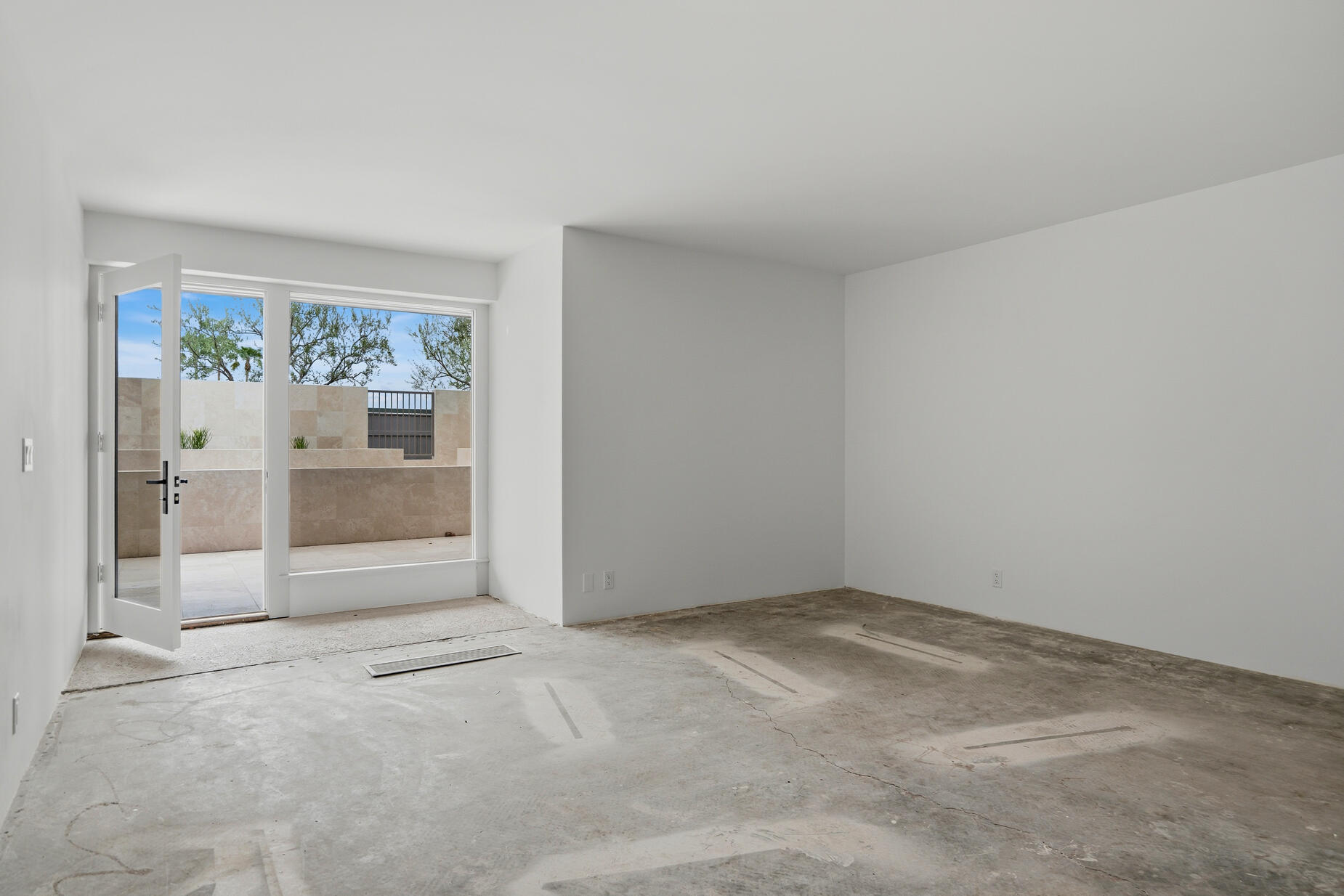 855 W Coronado AVE