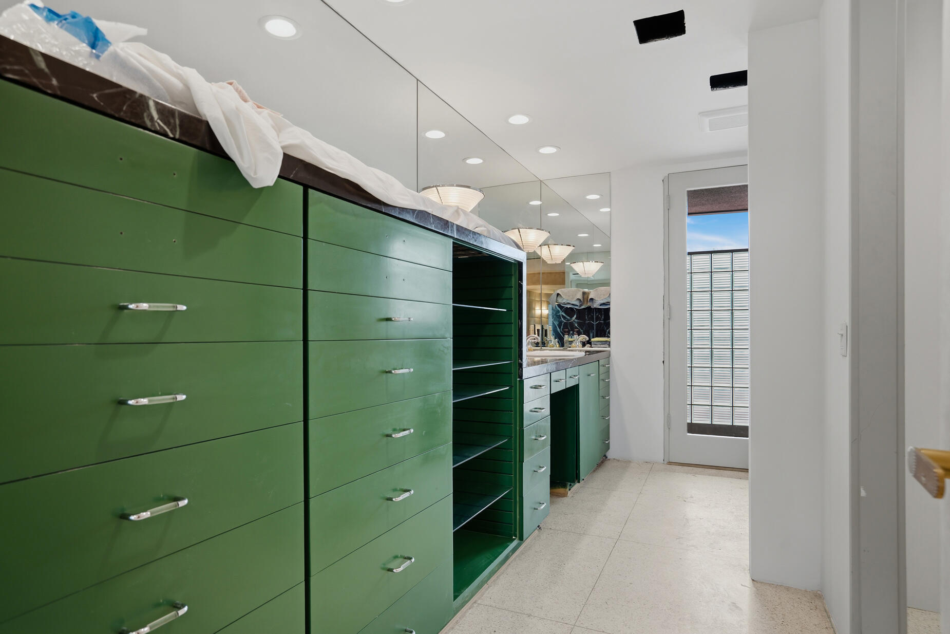 855 W Coronado AVE