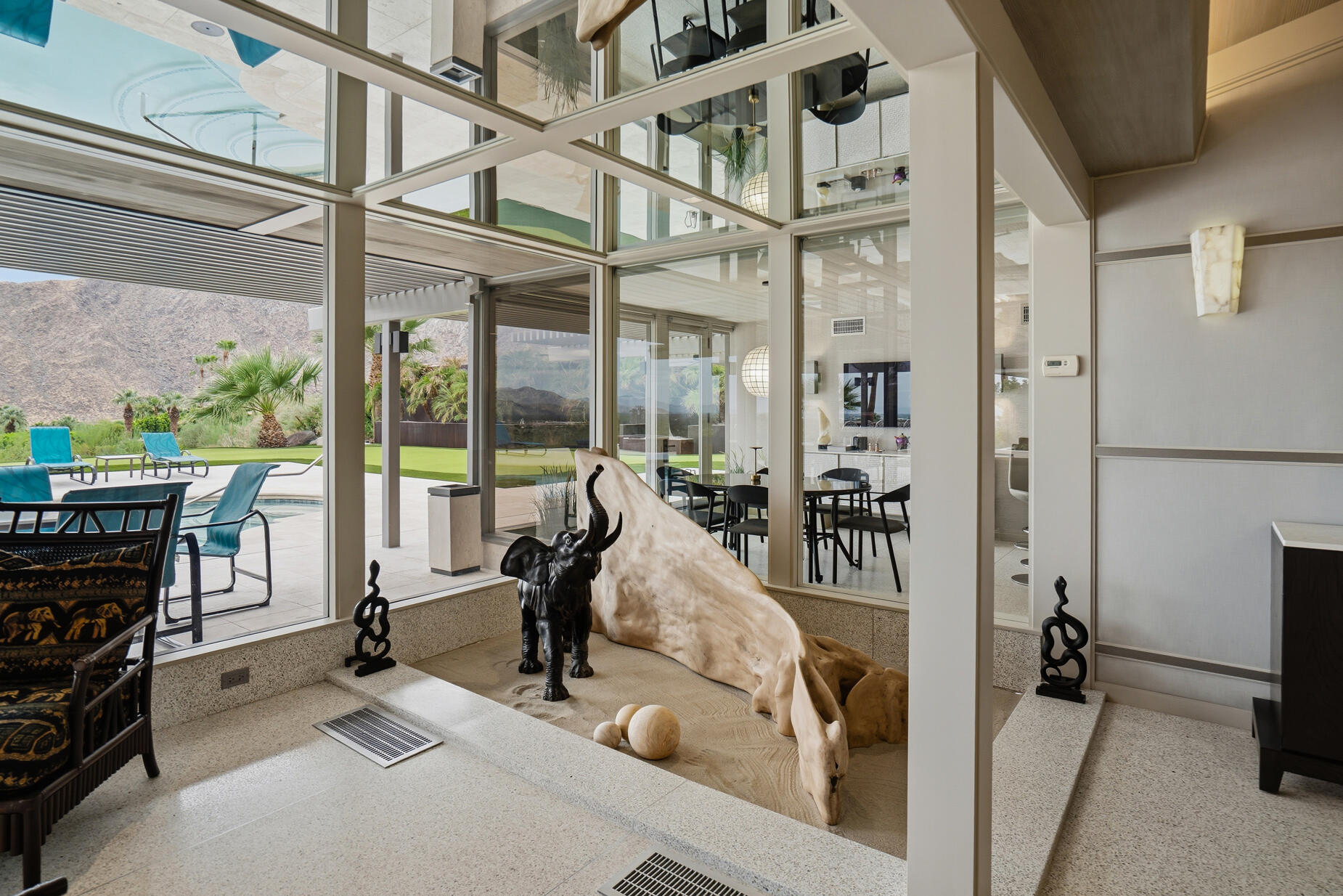 855 W Coronado AVE