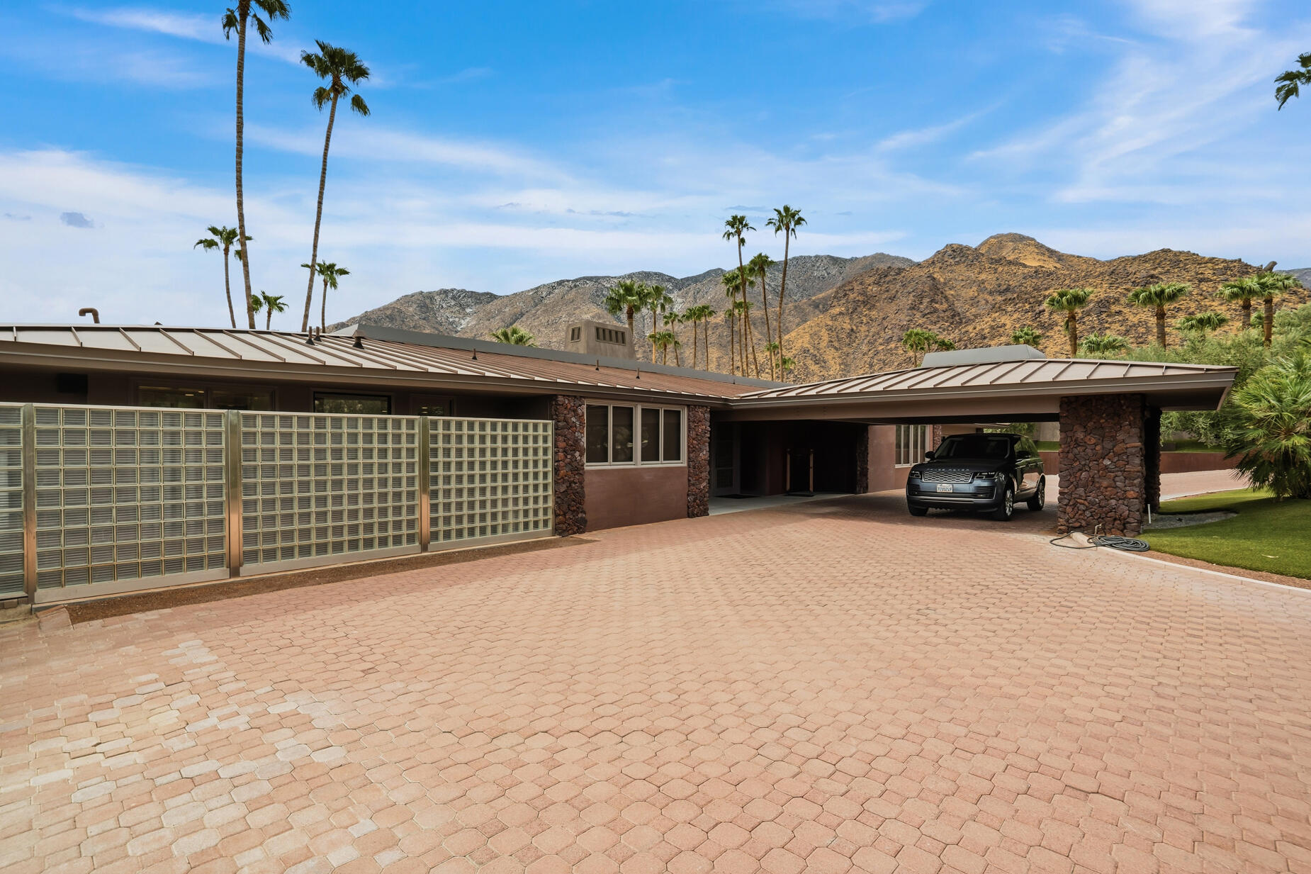 855 W Coronado AVE