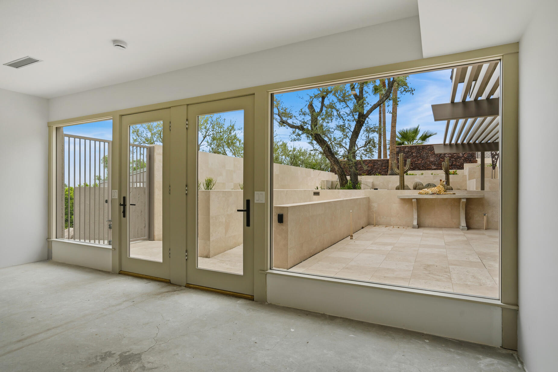 855 W Coronado AVE