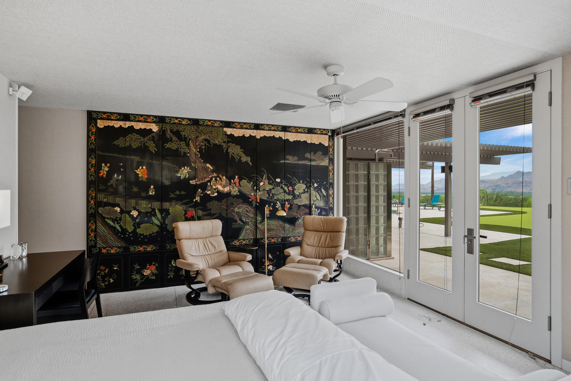 855 W Coronado AVE