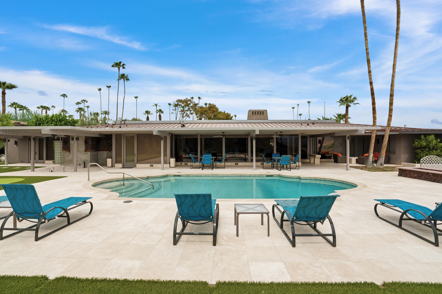 855 W Coronado AVE
