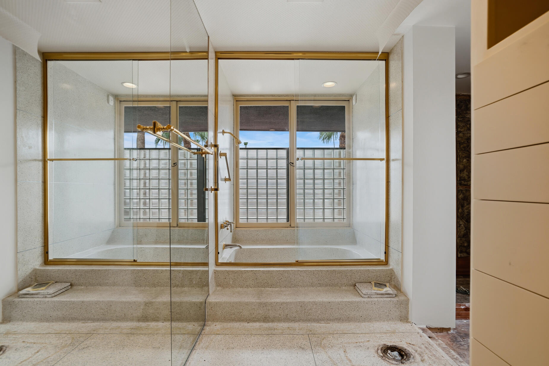 855 W Coronado AVE