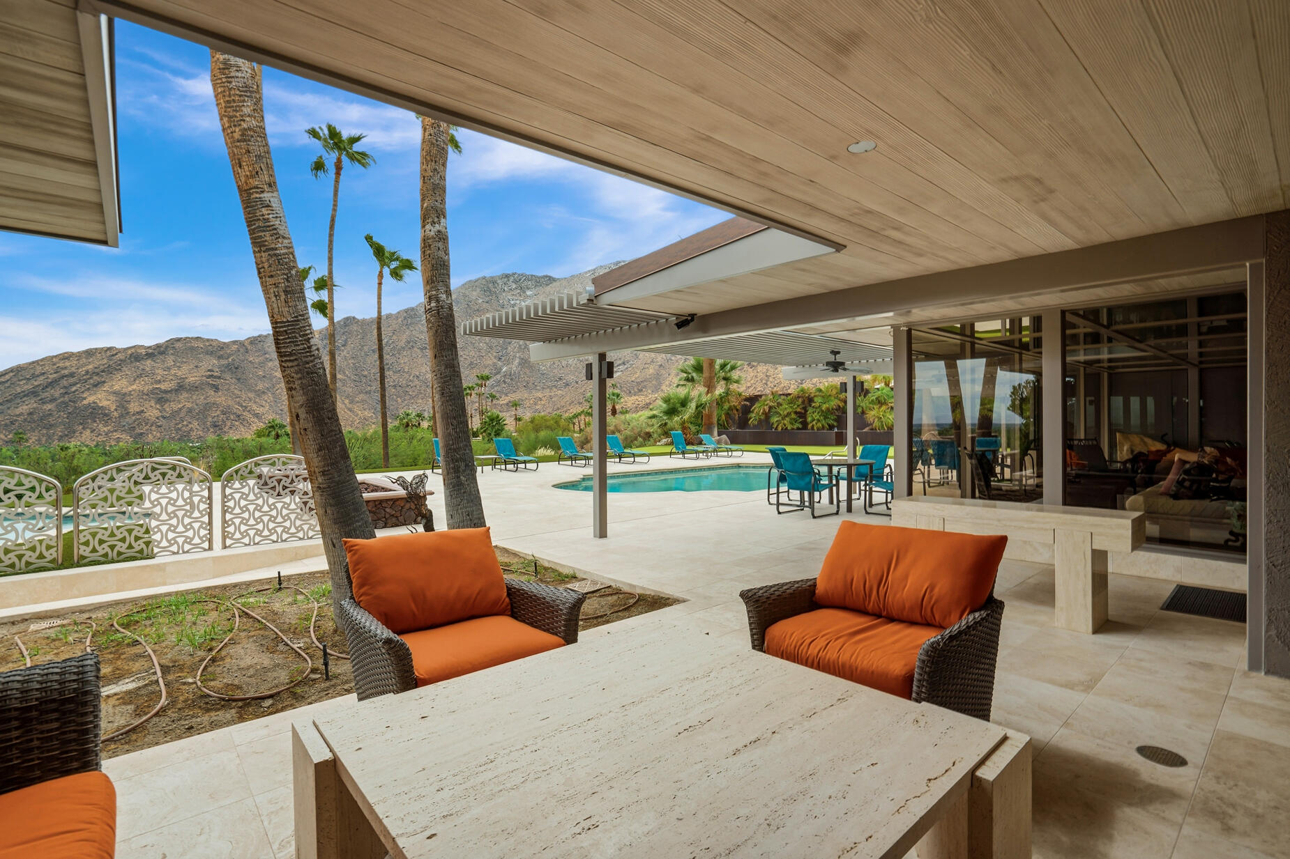 855 W Coronado AVE