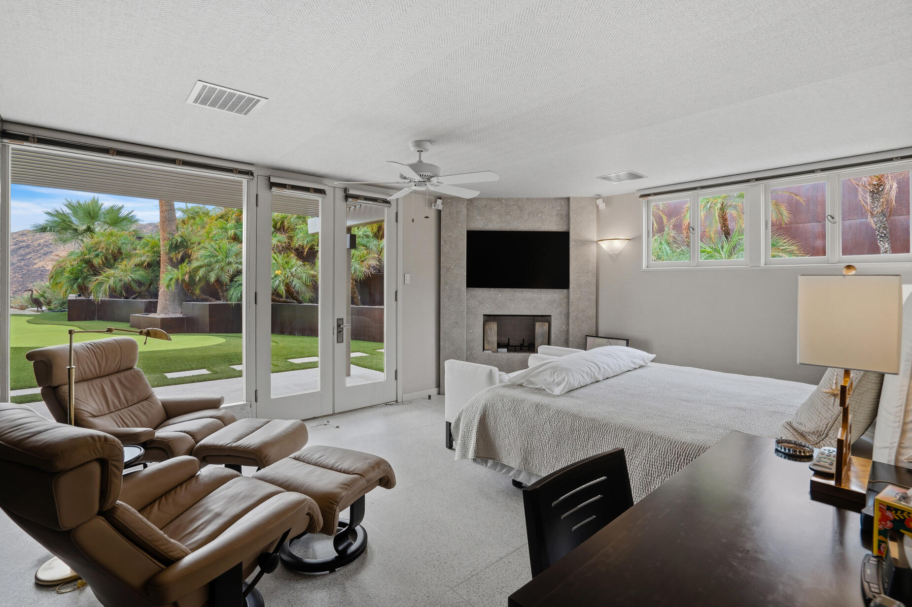 855 W Coronado AVE