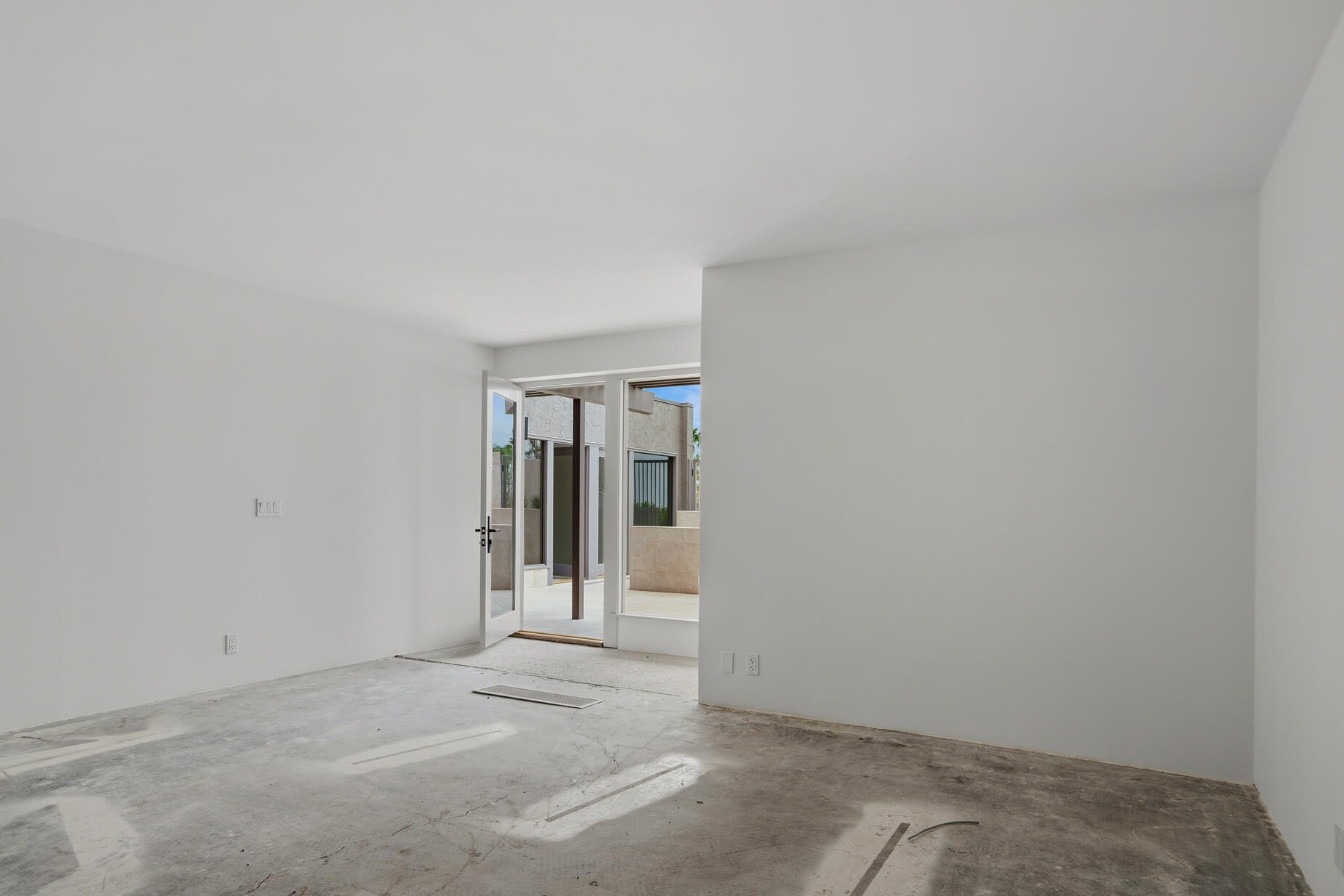 855 W Coronado AVE