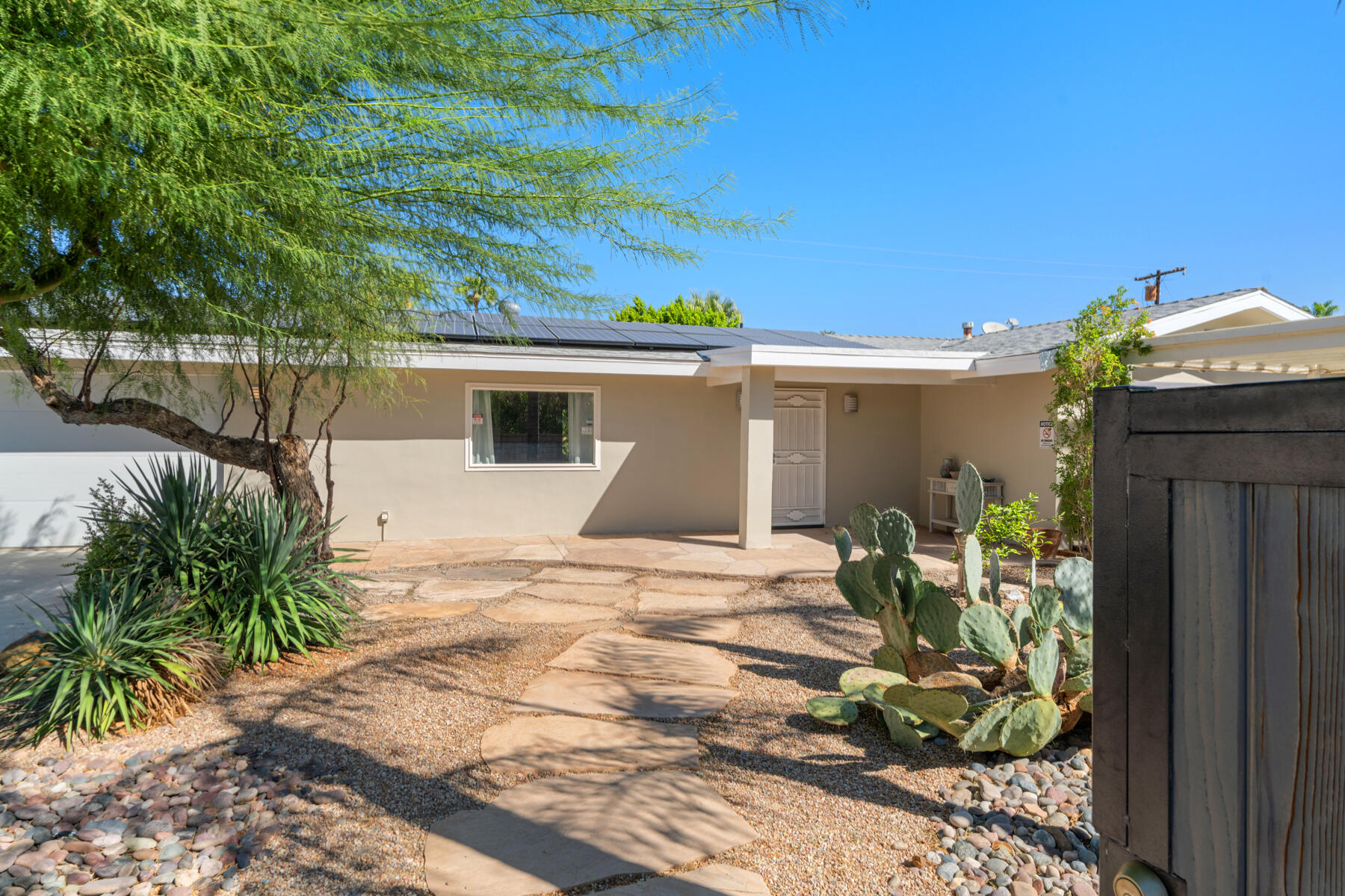 2888 E Venetia RD