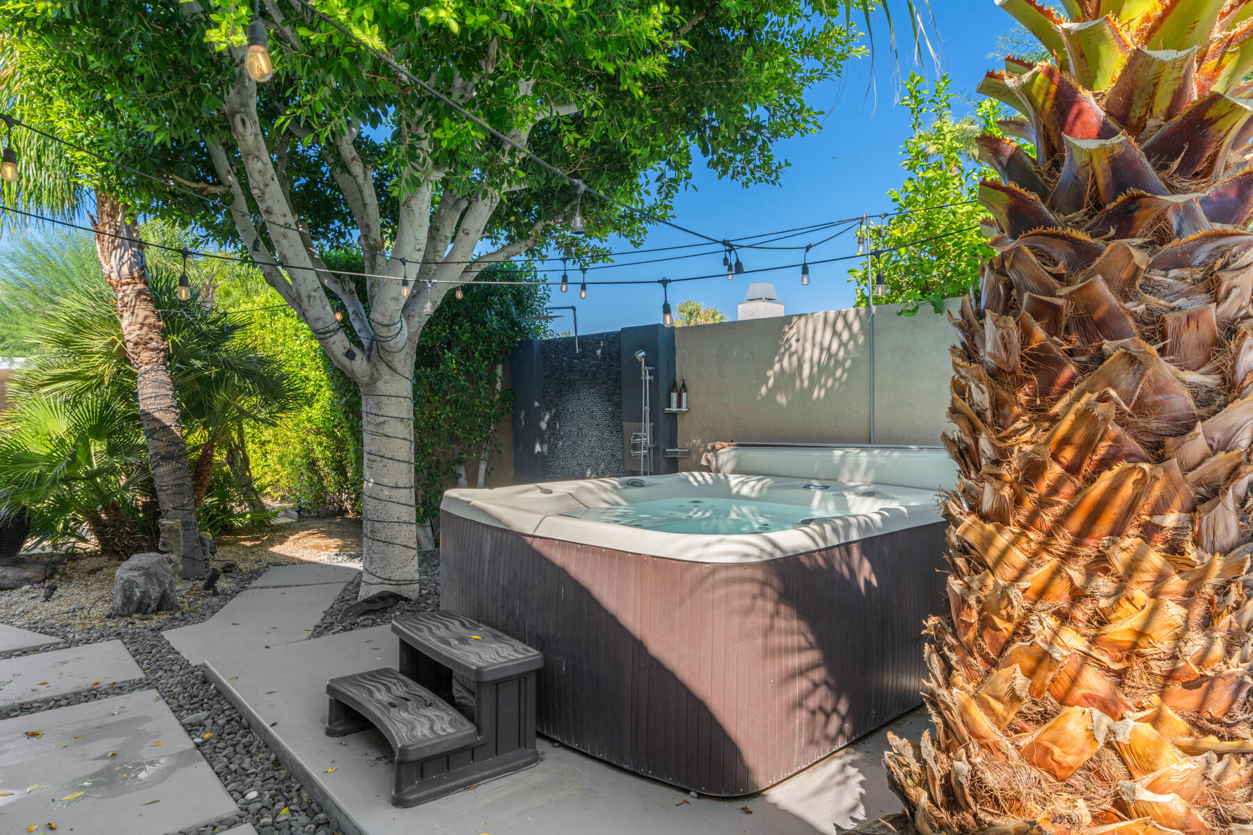 2888 E Venetia RD