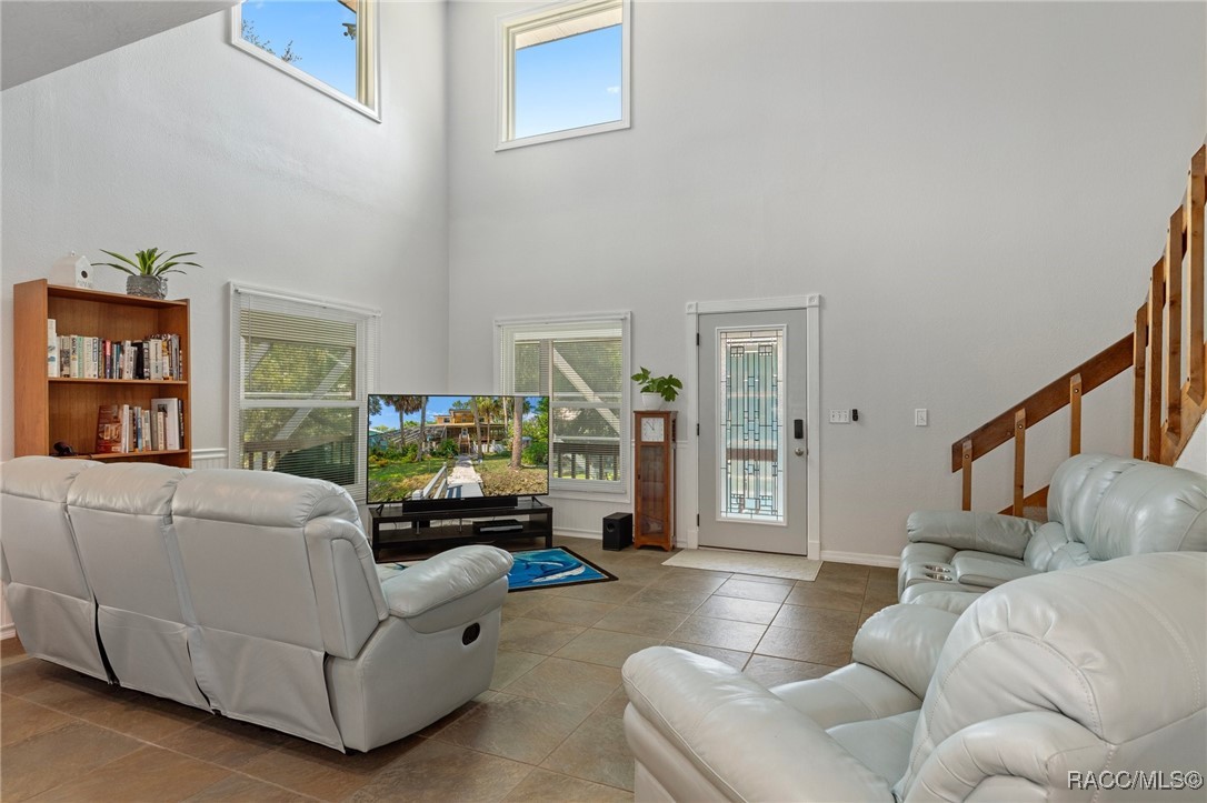 3679 N Suwannee Point