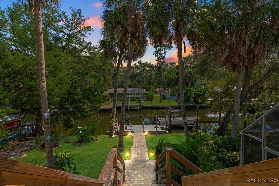 3679 N Suwannee Point