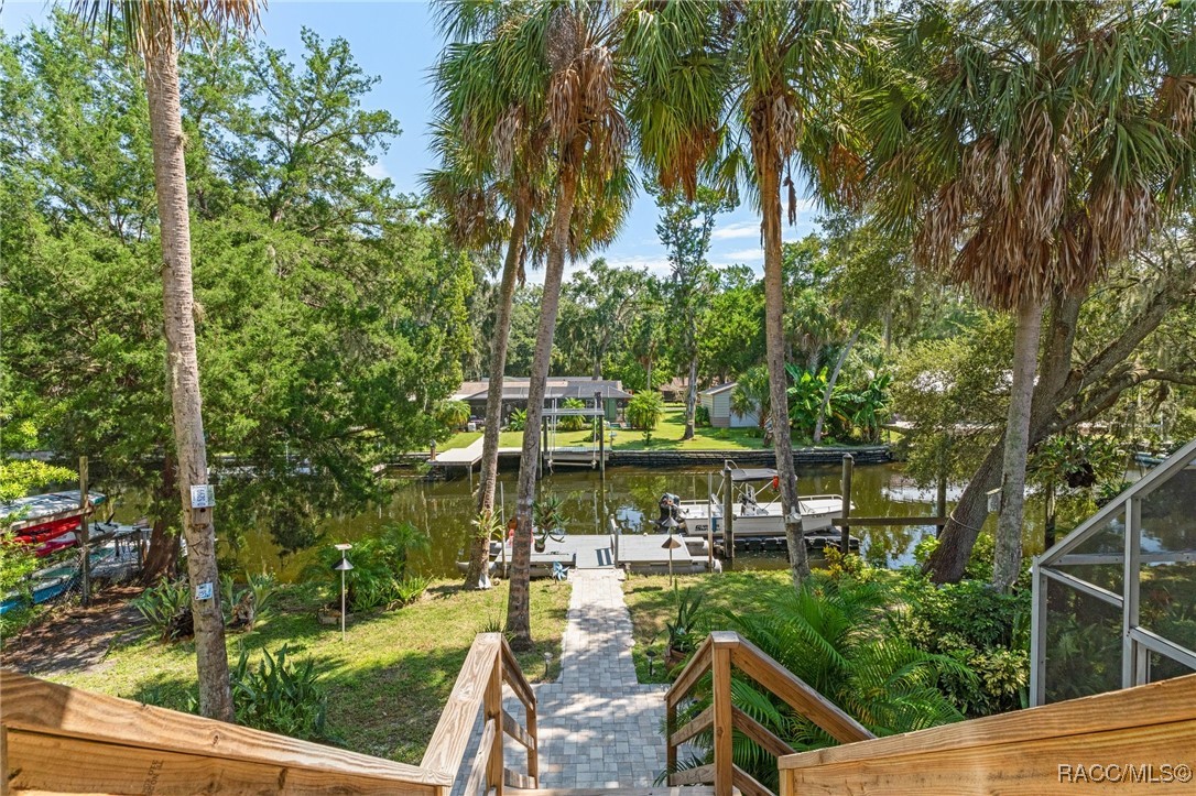 3679 N Suwannee Point