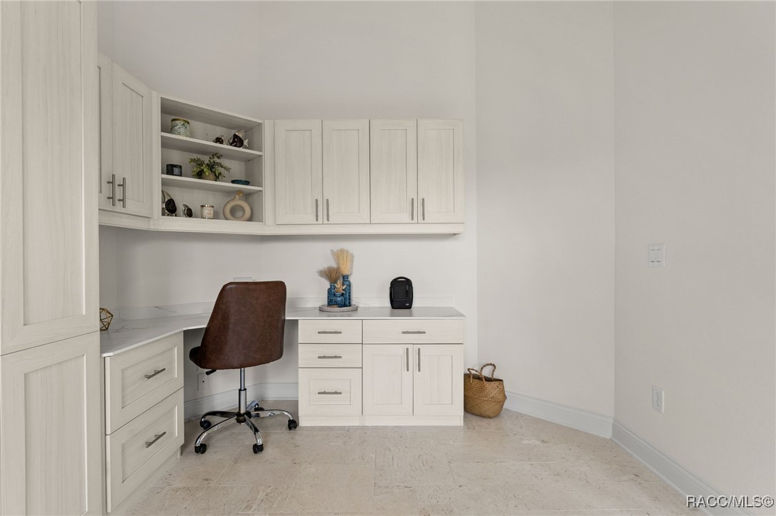 1825 W Oak Valley Court