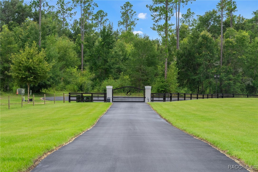 1825 W Oak Valley Court