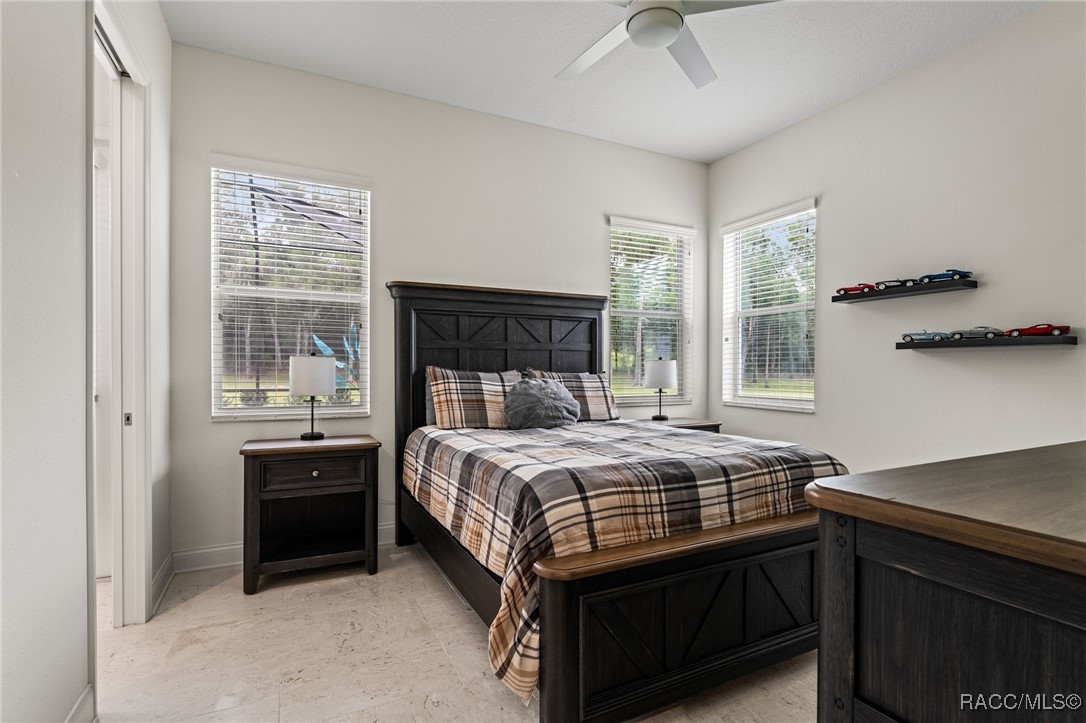 1825 W Oak Valley Court