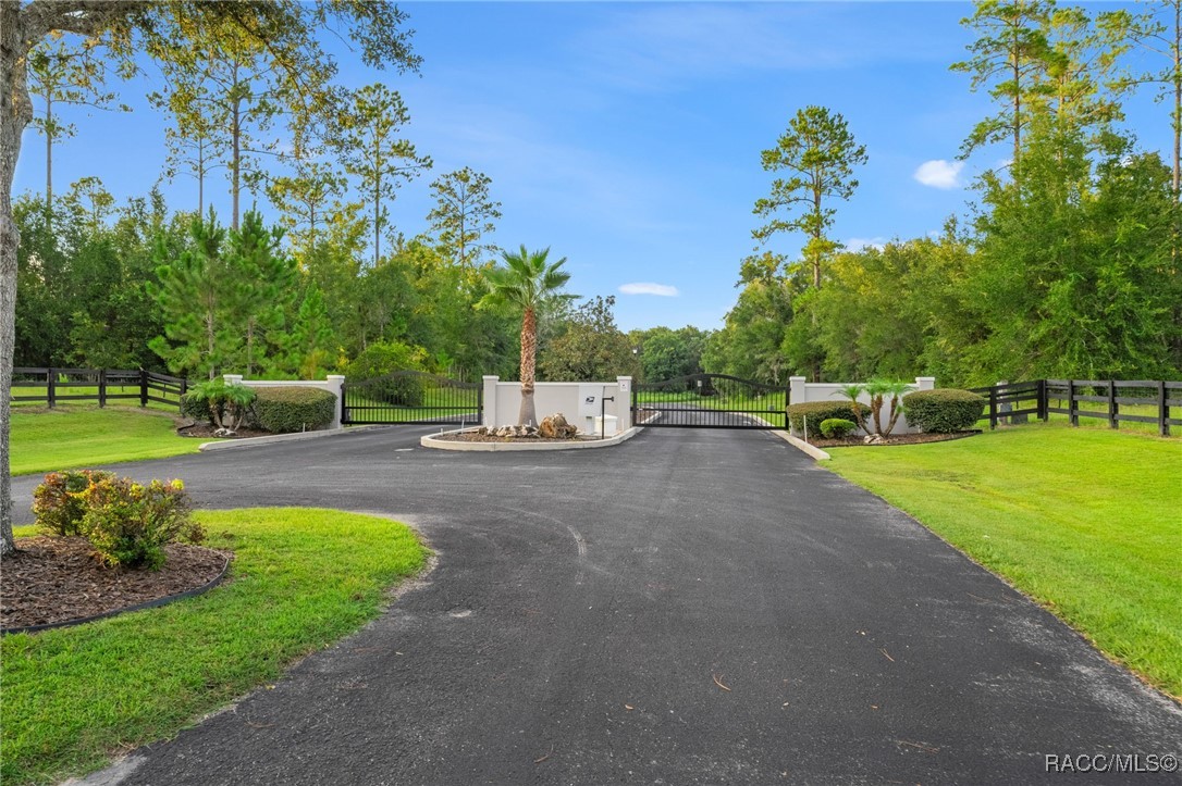 1825 W Oak Valley Court
