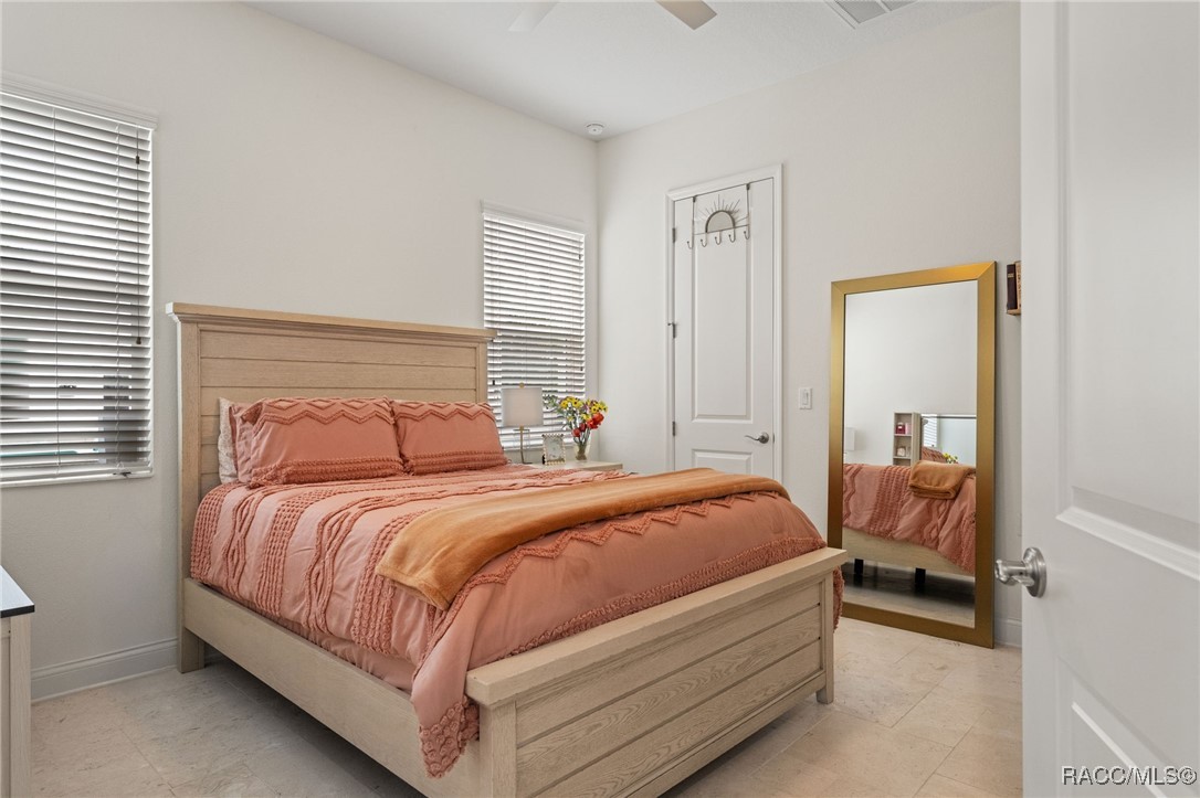 1825 W Oak Valley Court