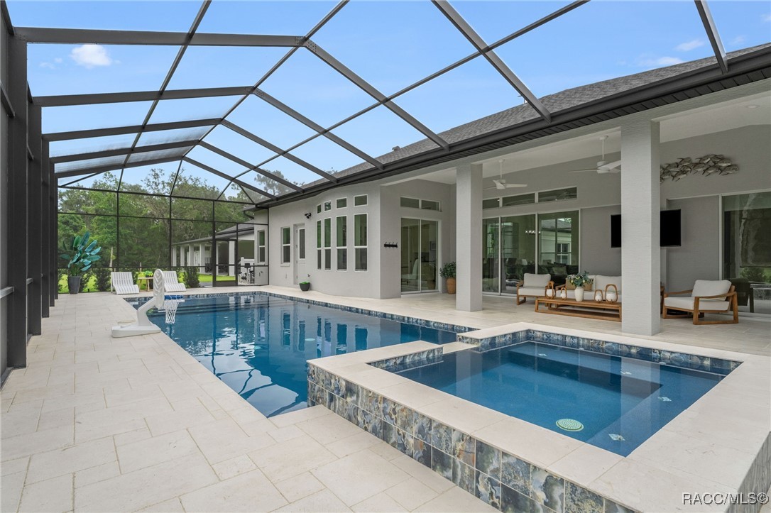 1825 W Oak Valley Court