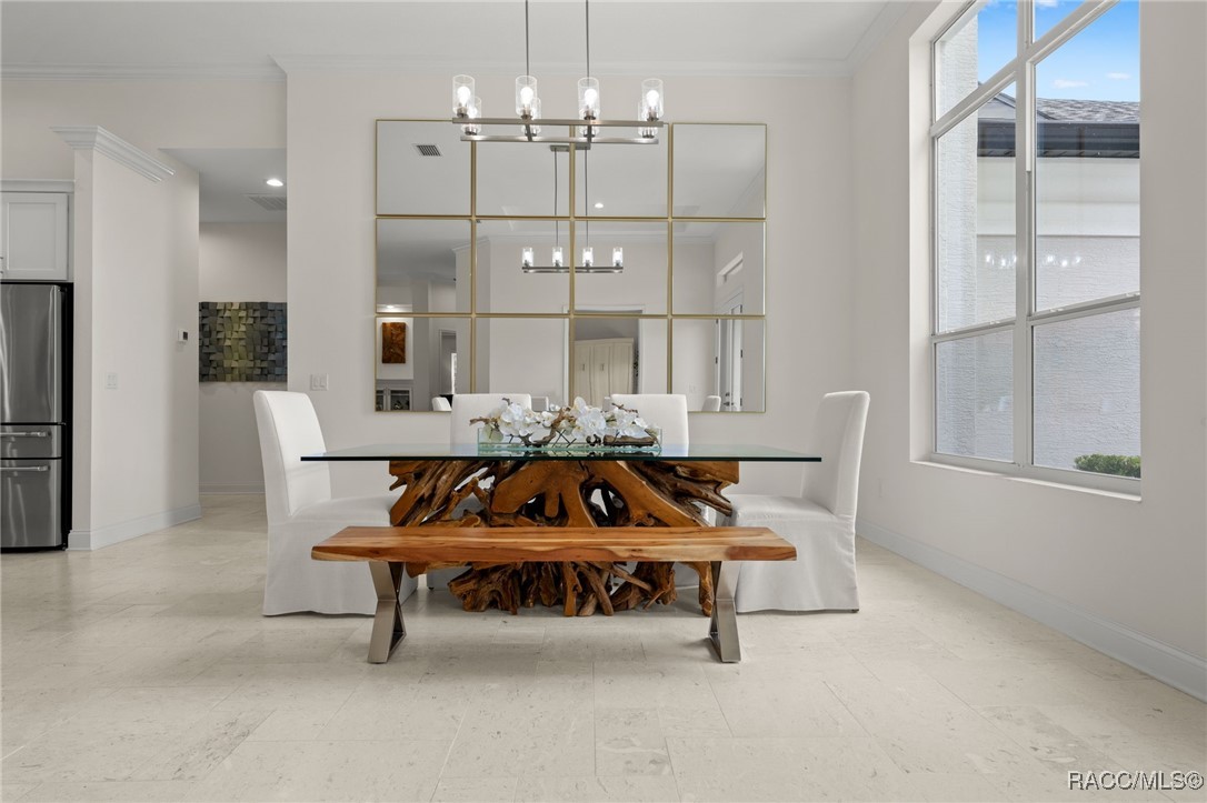 1825 W Oak Valley Court