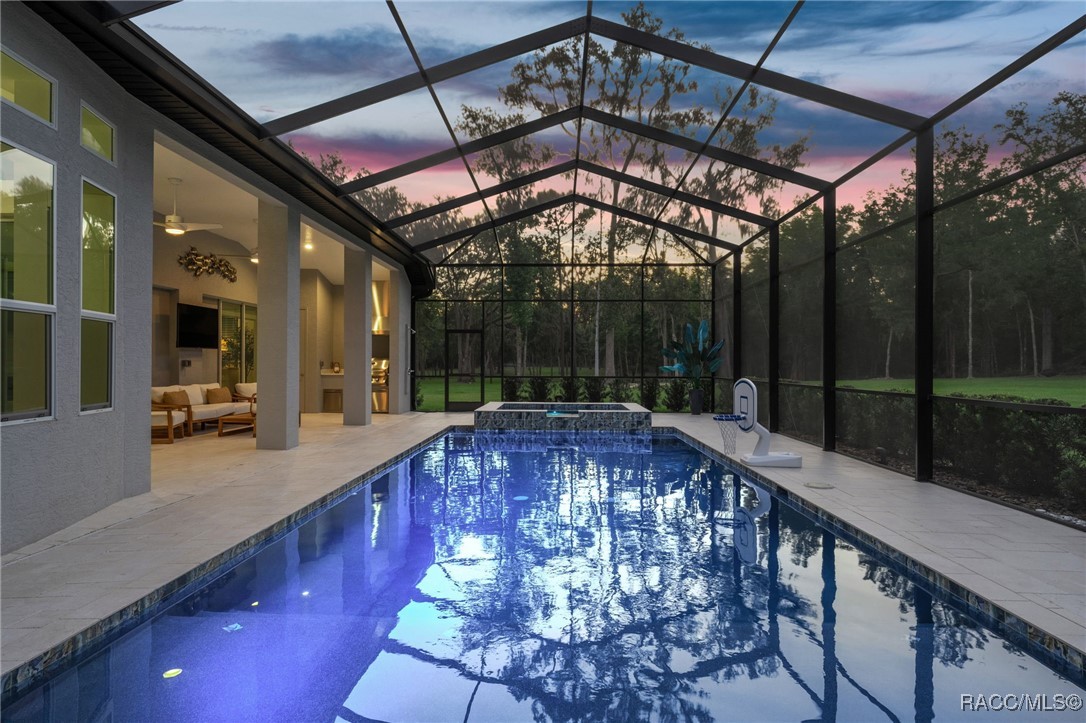 1825 W Oak Valley Court