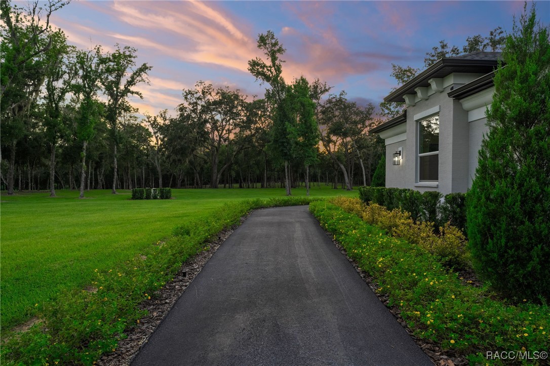 1825 W Oak Valley Court