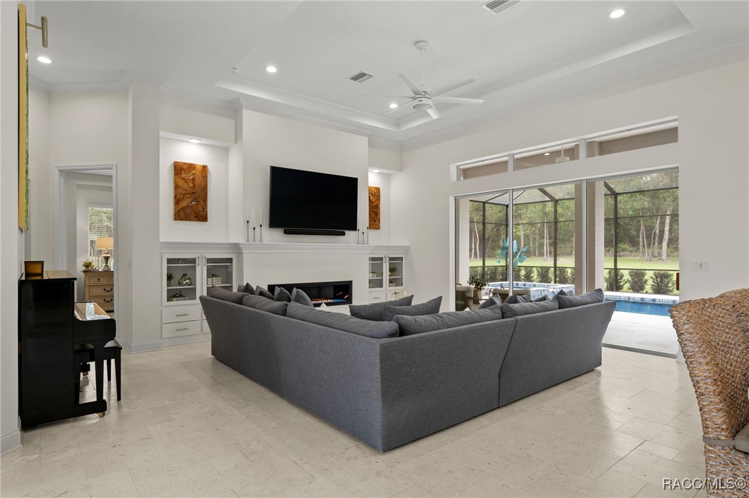 1825 W Oak Valley Court