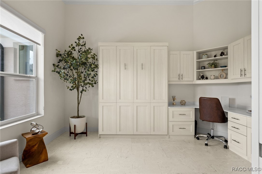 1825 W Oak Valley Court