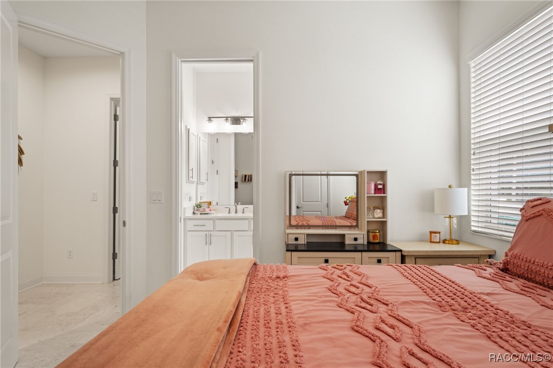 1825 W Oak Valley Court