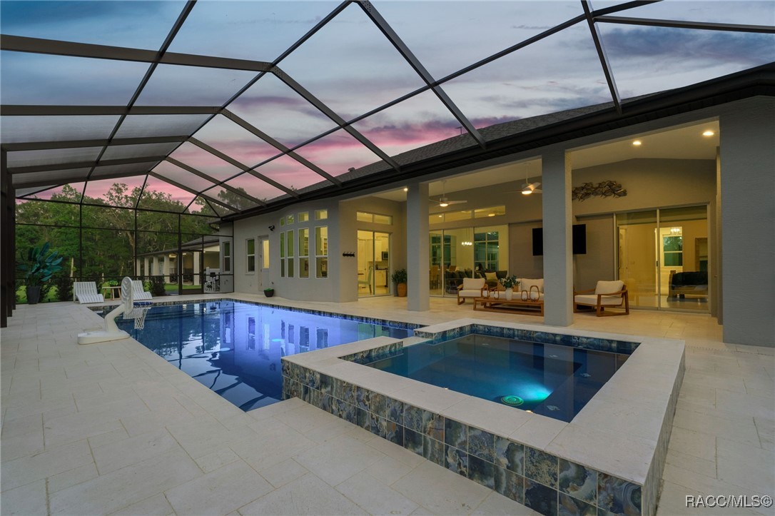 1825 W Oak Valley Court