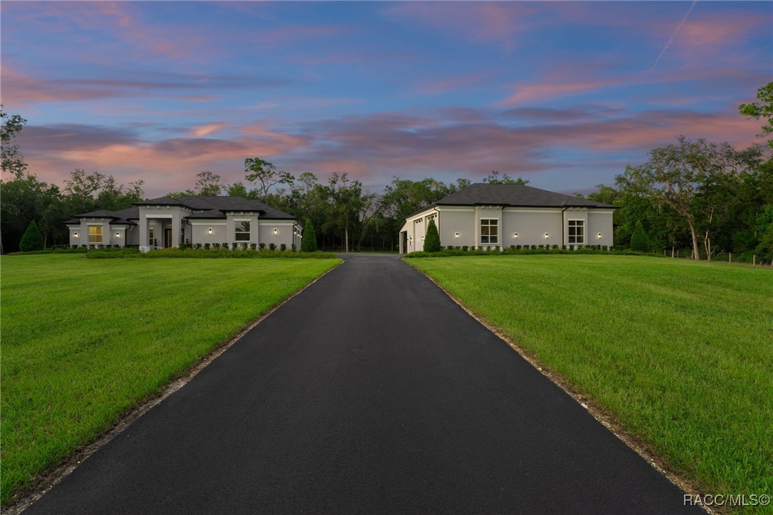 1825 W Oak Valley Court