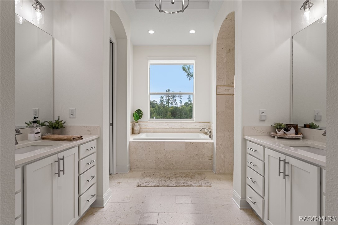 1825 W Oak Valley Court