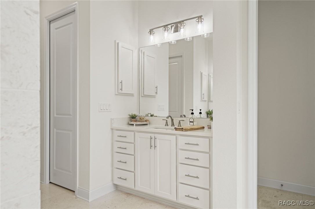 1825 W Oak Valley Court