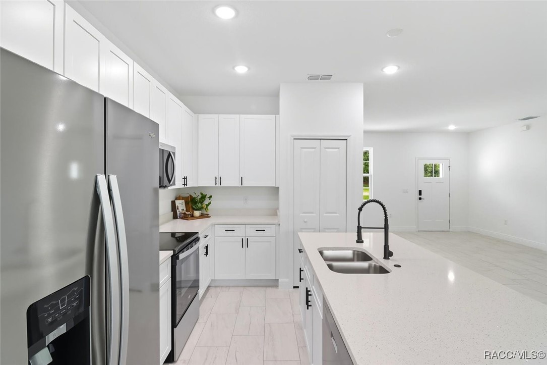 225 W Diego Place