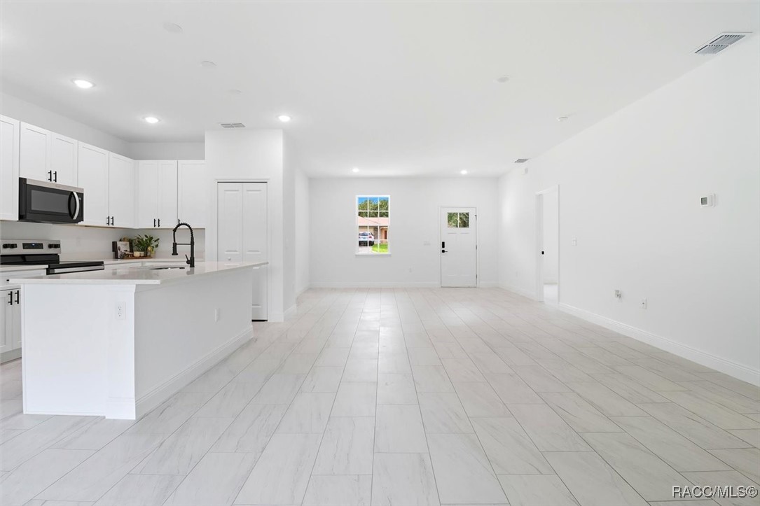 225 W Diego Place