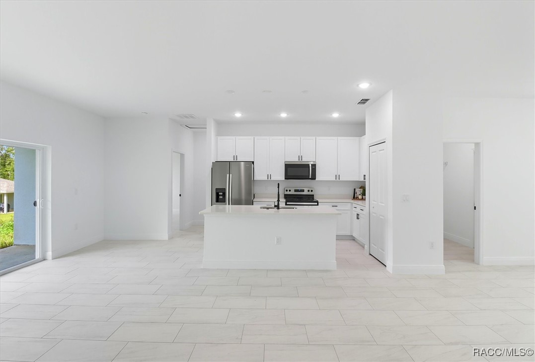 225 W Diego Place