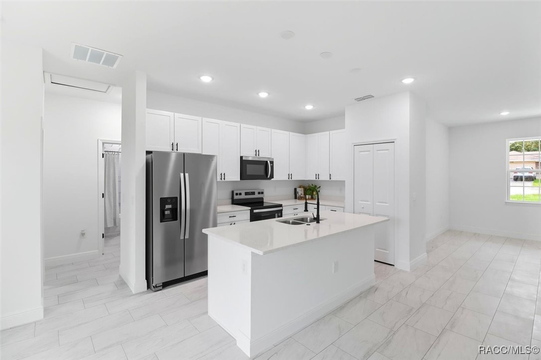 225 W Diego Place