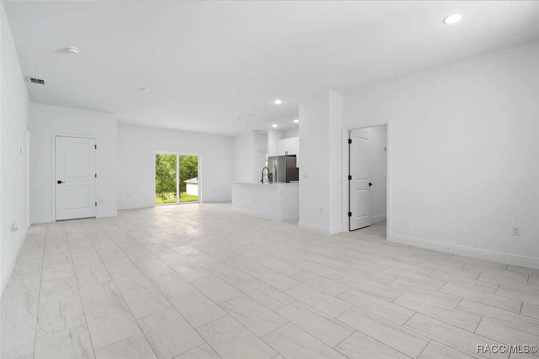 225 W Diego Place