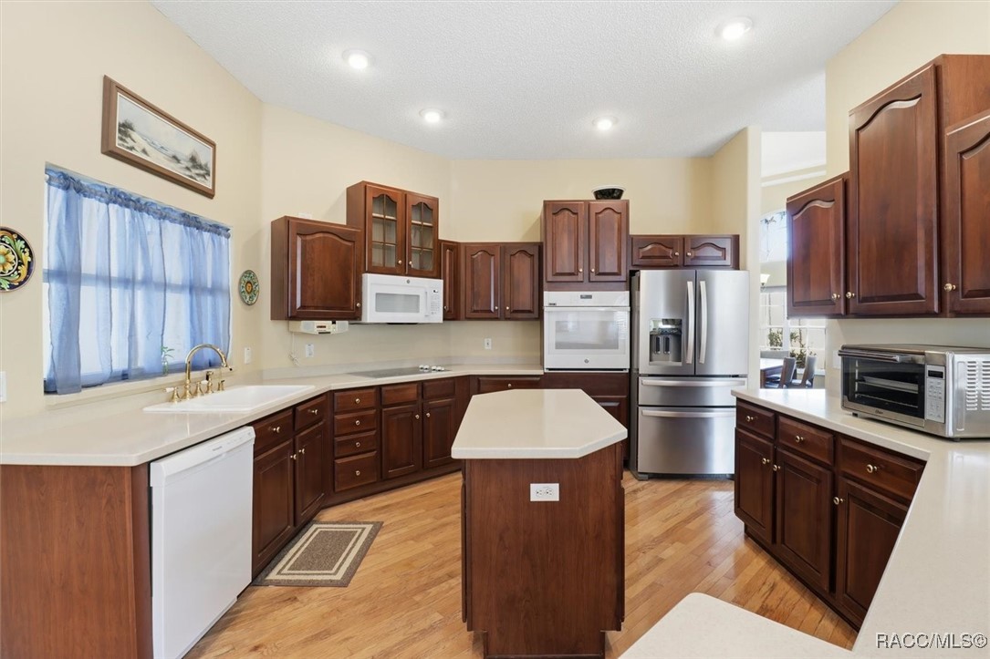 5528 W Hunters Ridge Circle