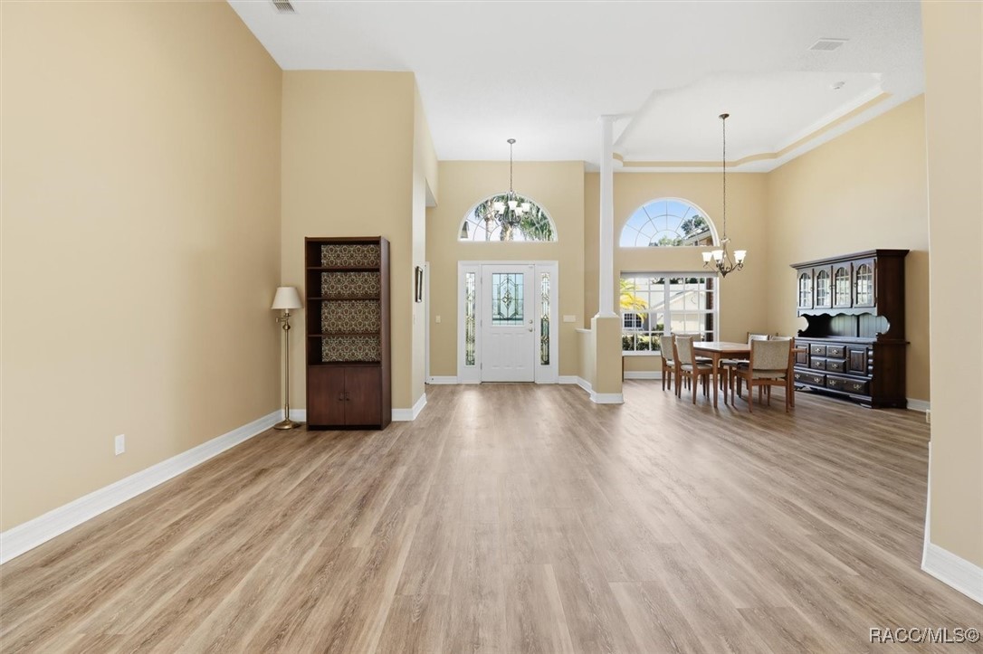 5528 W Hunters Ridge Circle