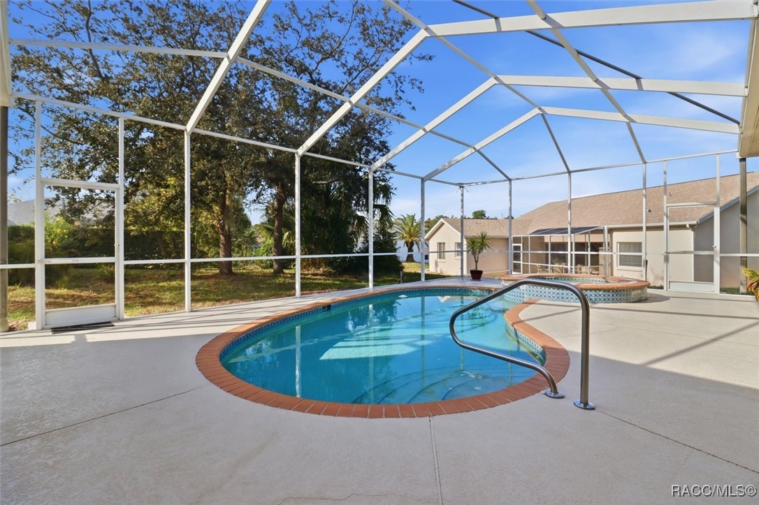 5528 W Hunters Ridge Circle