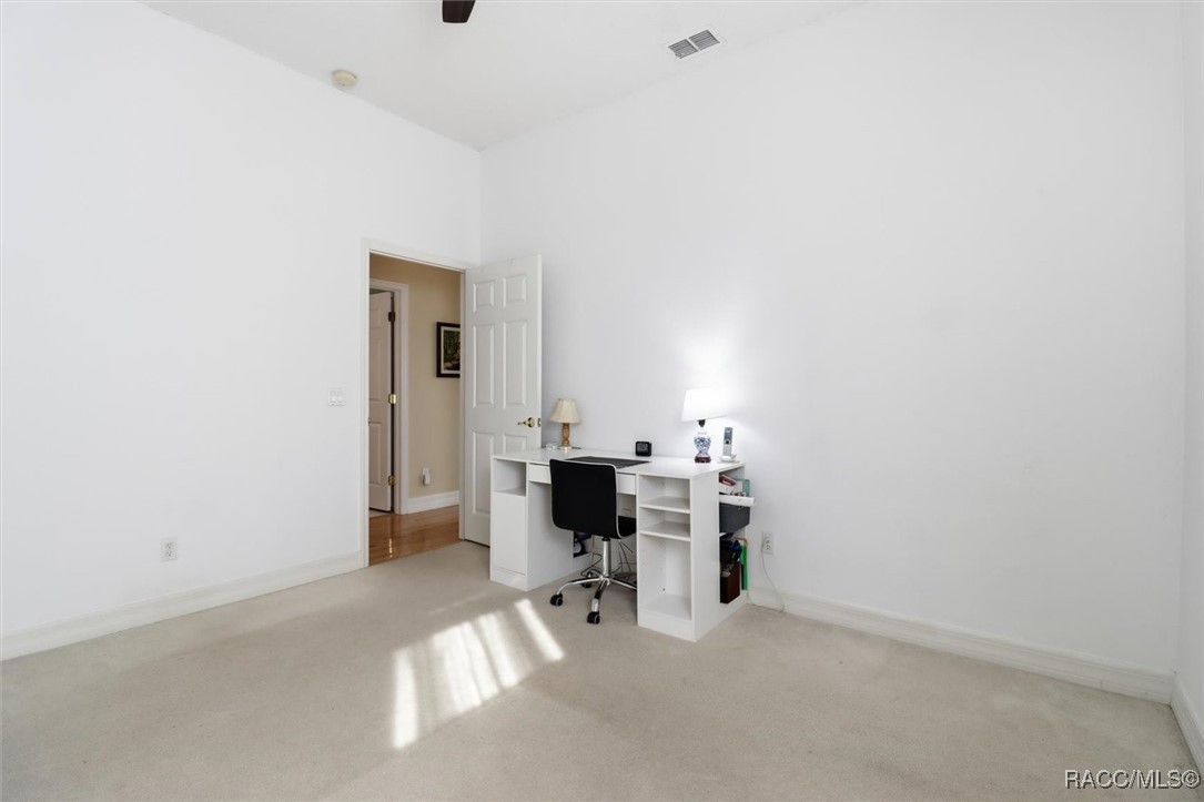 5528 W Hunters Ridge Circle