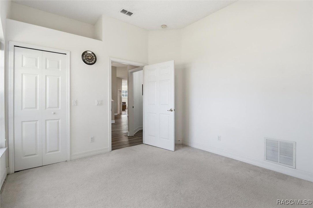 5528 W Hunters Ridge Circle