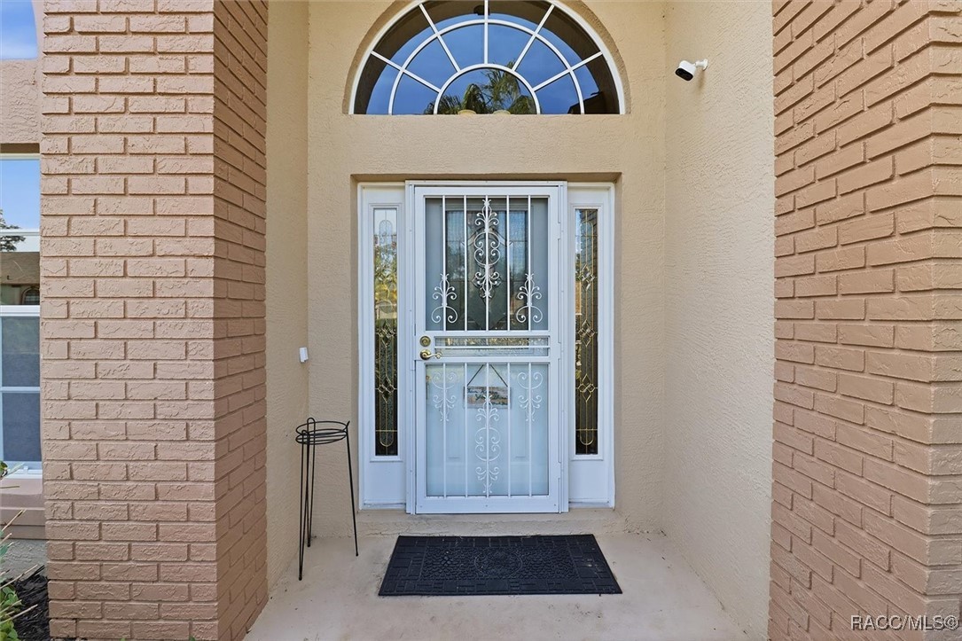 5528 W Hunters Ridge Circle