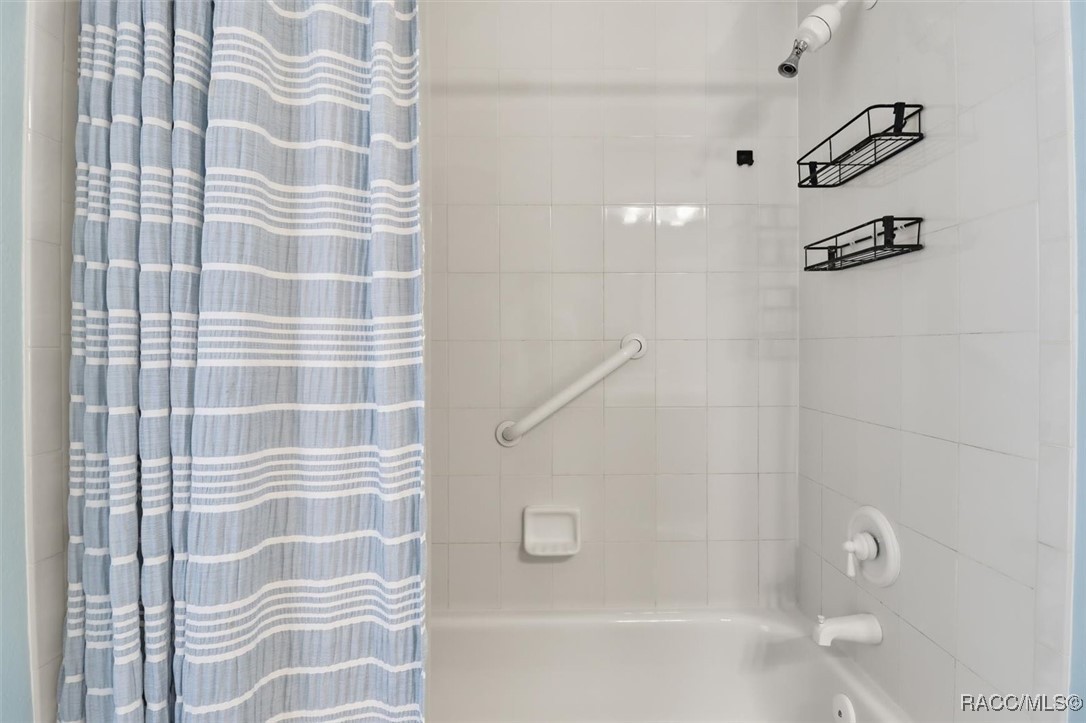 5528 W Hunters Ridge Circle