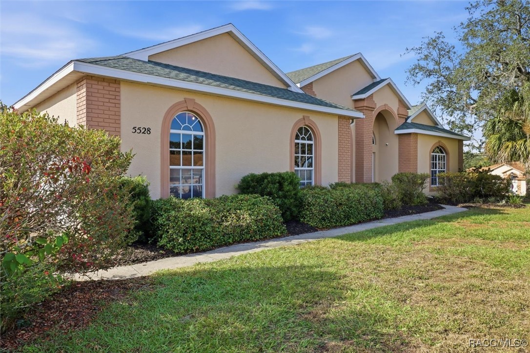 5528 W Hunters Ridge Circle