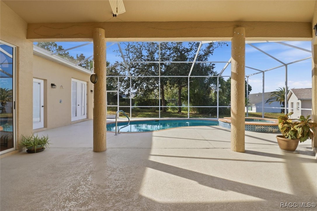 5528 W Hunters Ridge Circle