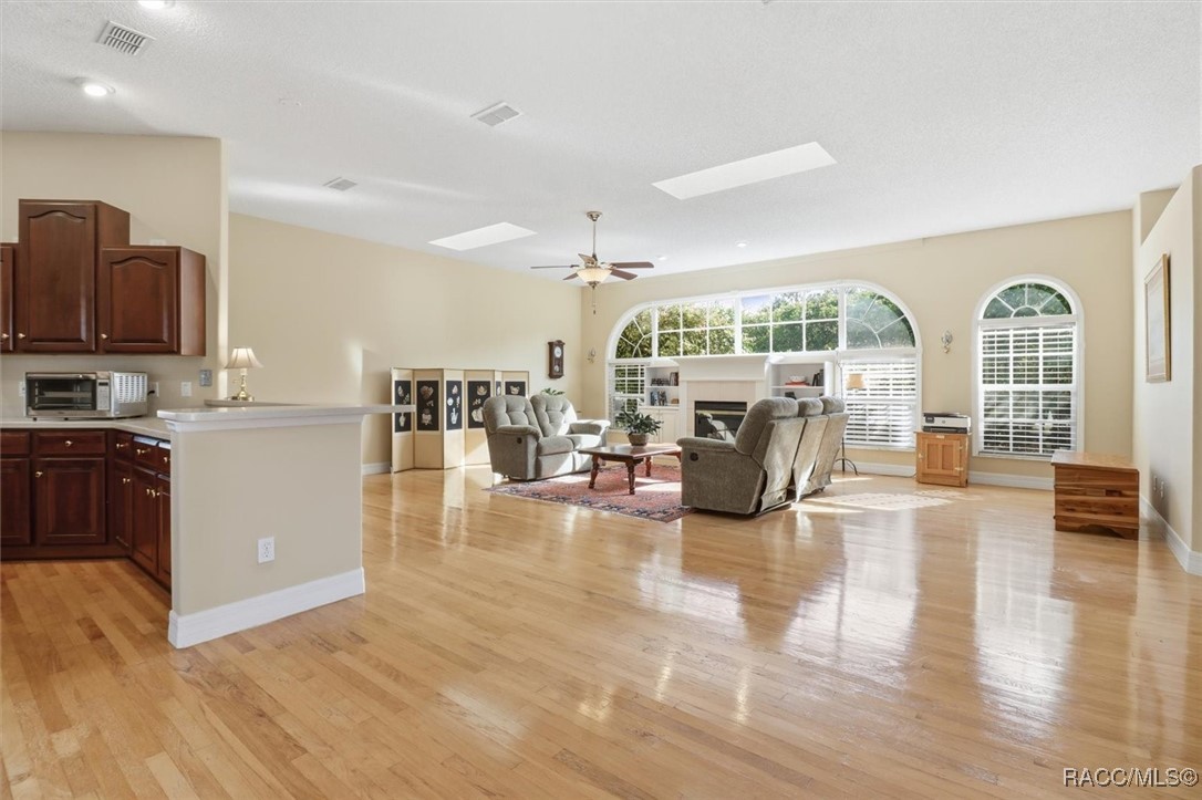 5528 W Hunters Ridge Circle