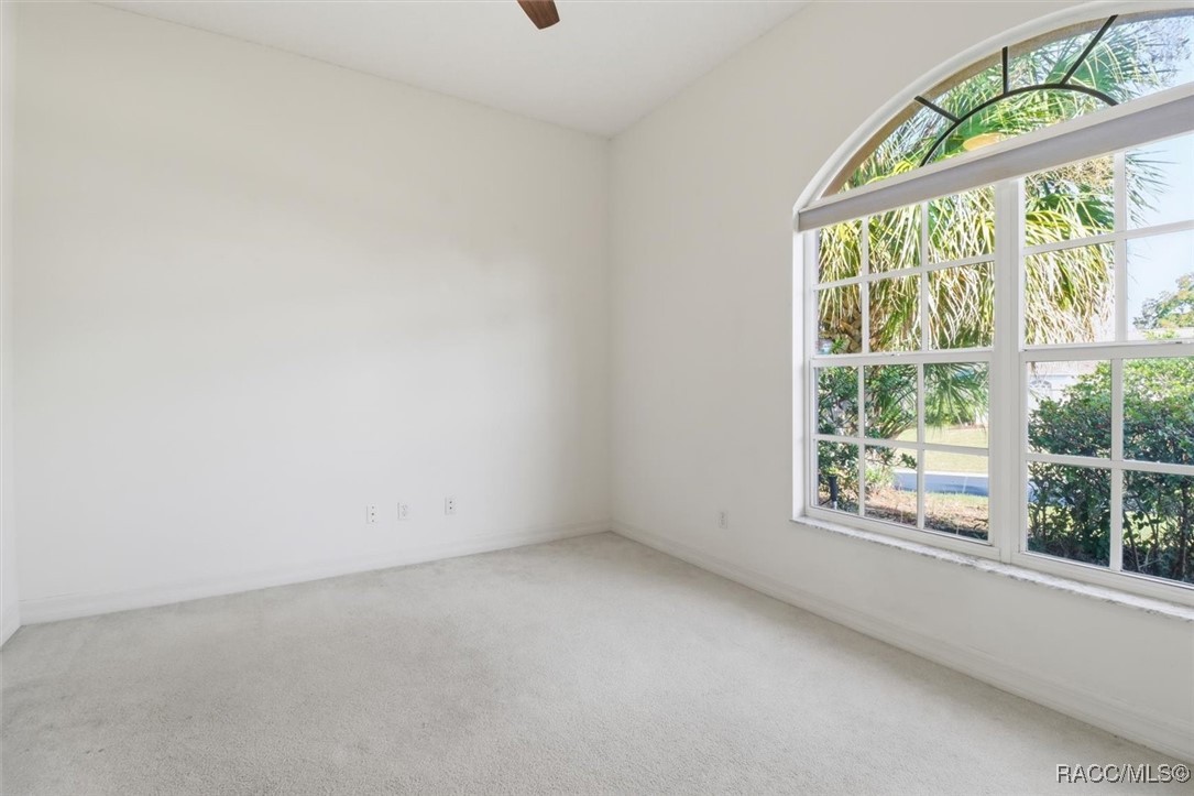 5528 W Hunters Ridge Circle