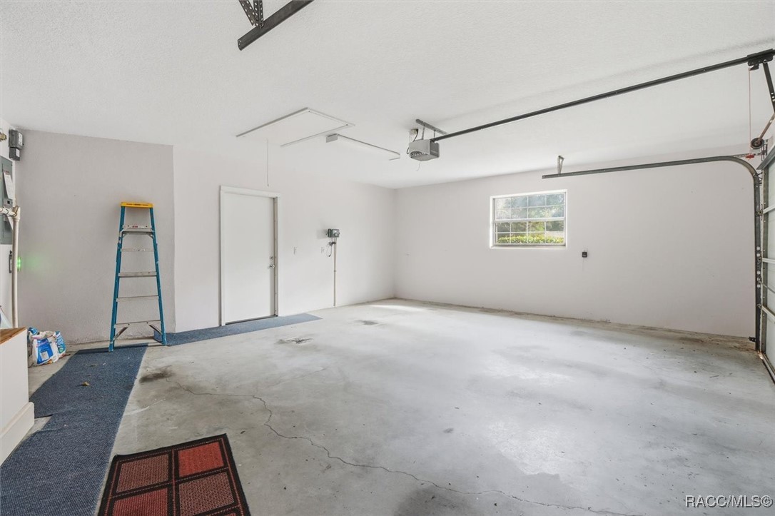 22 Mastic Court W