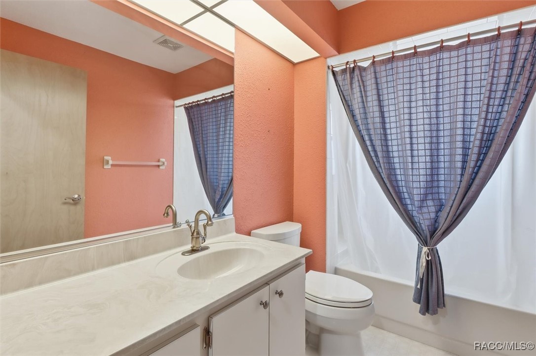 22 Mastic Court W